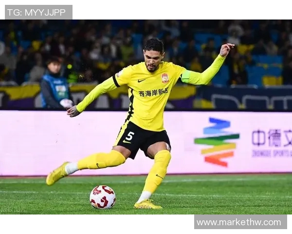 梅米舍维奇精彩解围助力青岛西海岸球队迎来关键胜利
