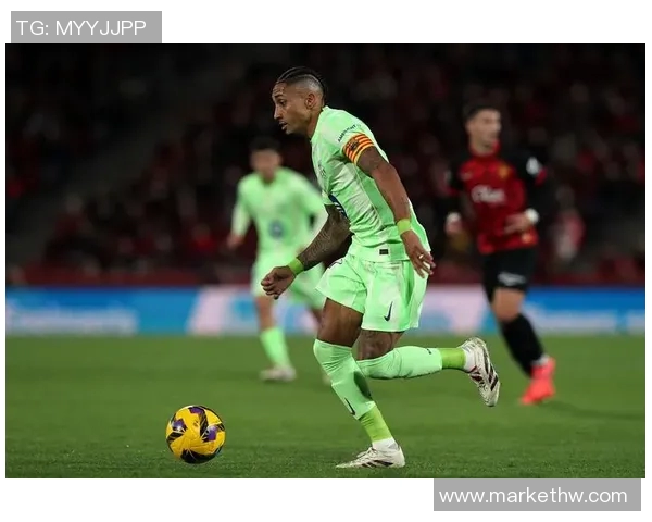 拉菲尼亚在西超杯中表现出色梅开二度助力球队夺冠